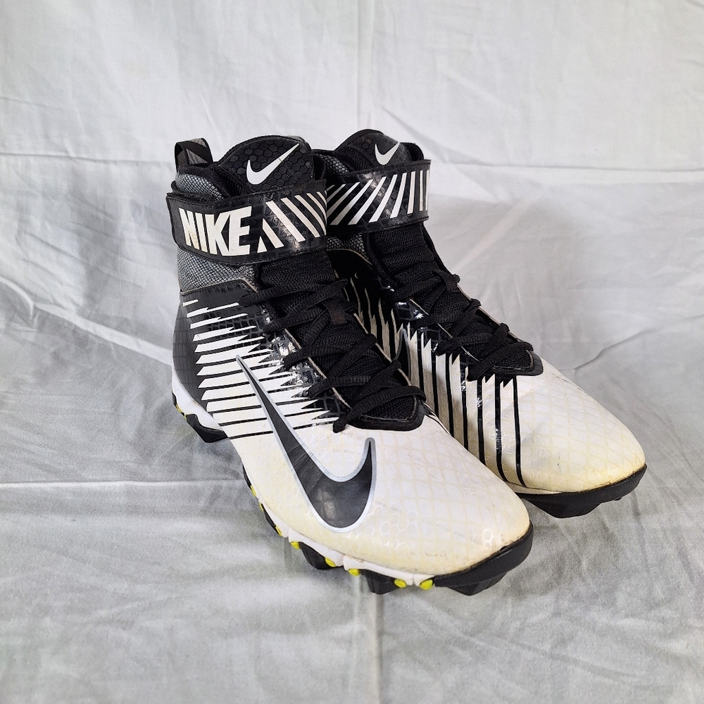 Nike Strike Shark 841657-100 Mens Football  Shoes Cleats Size 9 Black/ White